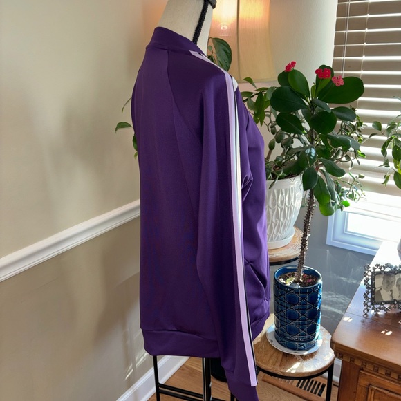 Women’s~Umbro Tech Fleece Jacket ⚽️ - Picture 2 of 8